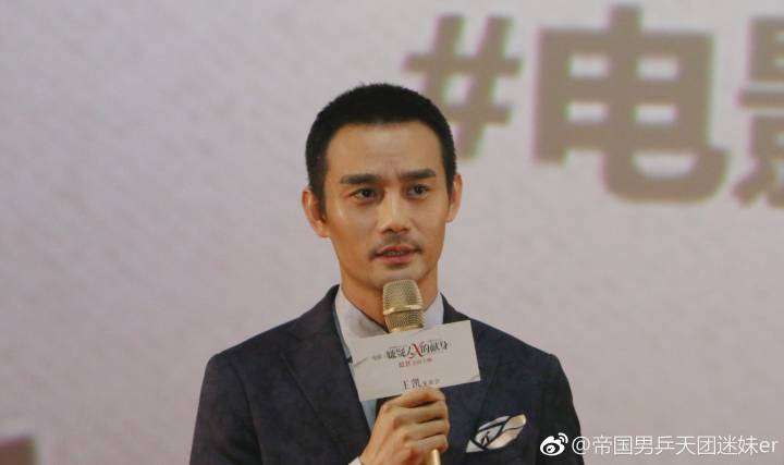 我觉得王凯特别适合平头,就是粉丝们说的猕猴桃,超级帅