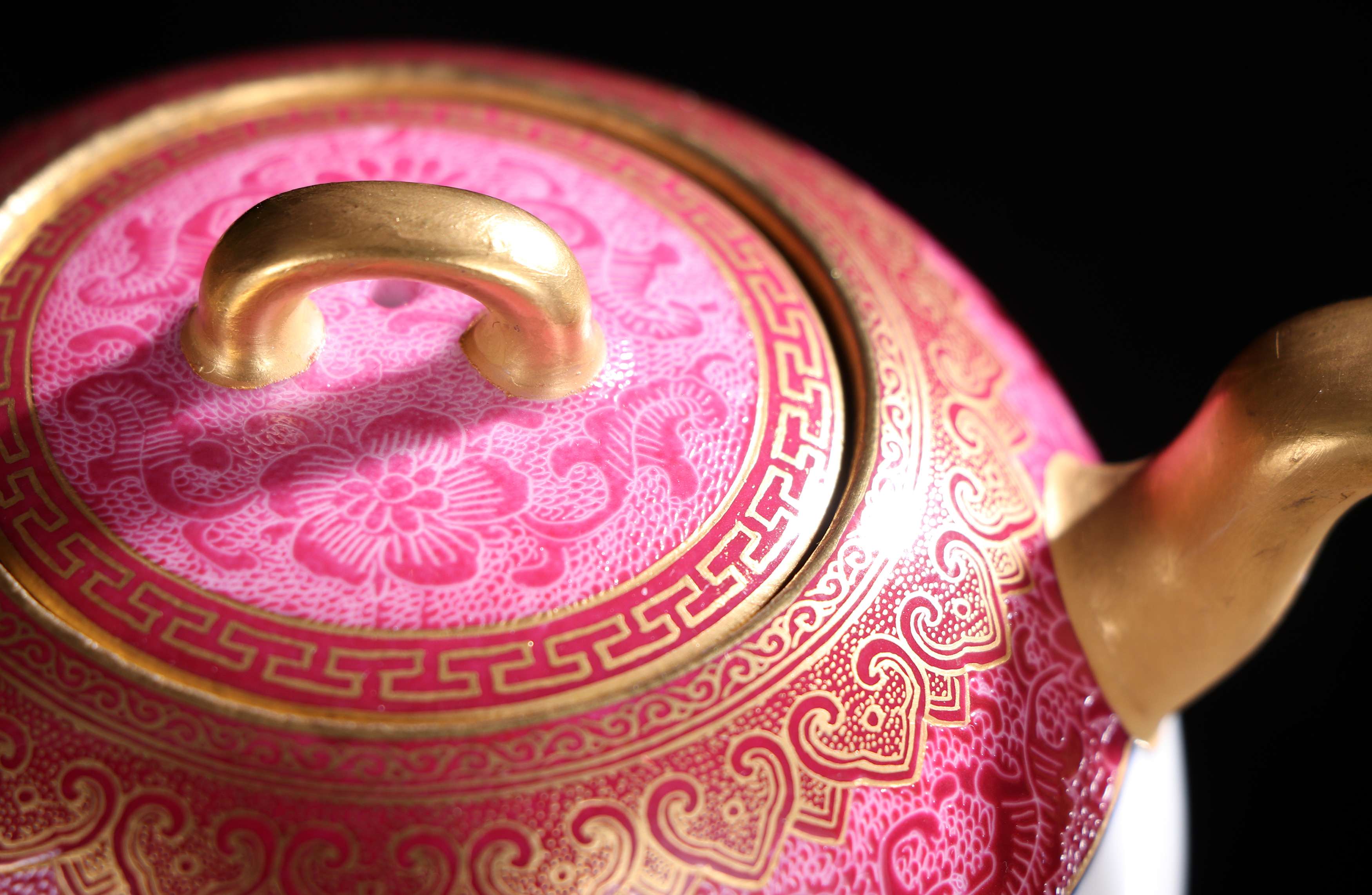 瓷画慈集团旗下景德镇丰瑶胭脂红瓷器赏析!