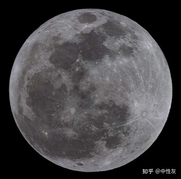 请问什么入门单反拍月亮比较好?