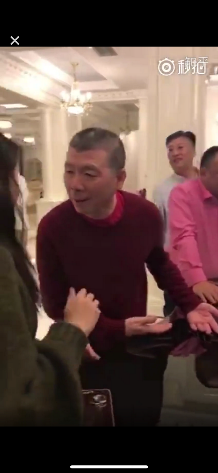 《如何评价冯小刚饭局后让《芳华》女主随陈道明钢琴跳舞助兴的事件?》