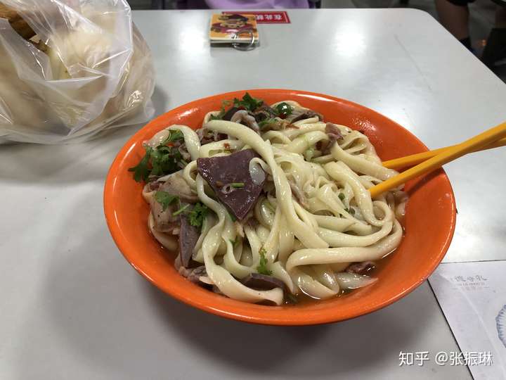 中國不缺廚師,為什麼學校食堂的飯很難吃?