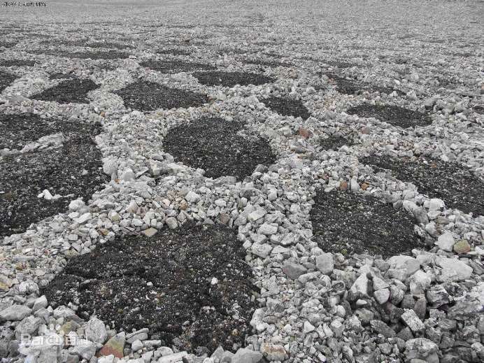 微信zypdili2021 1人 赞同了该文章 解释 石环,是一种地貌特征,是指