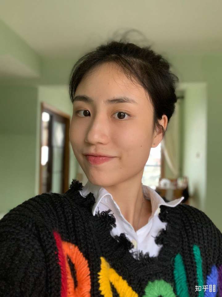 女孩子原相机里的自己和美颜相机里的自己差别能有多大?