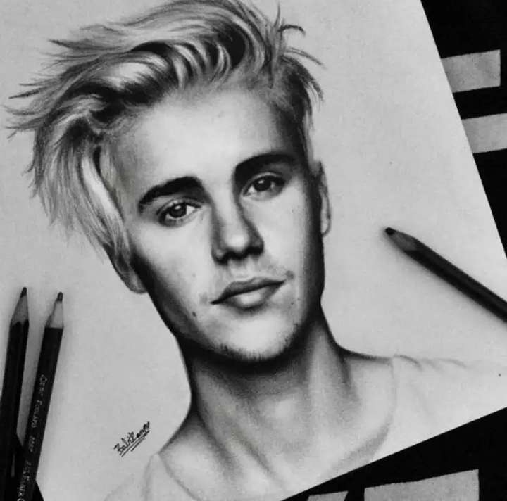 分析justin bieber的外貌?