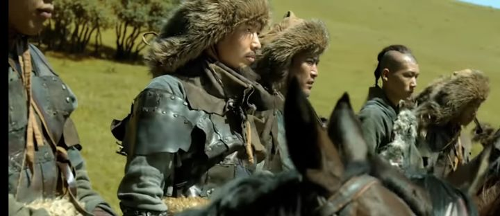 电影《绣春刀》里面，丁修在没有马的情况下，砍死 11 个满洲骑兵，现实中难度有多大？