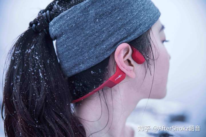 先说结论:韶音的运动耳机 由于跑步相比日常生活来说,动作的幅度和