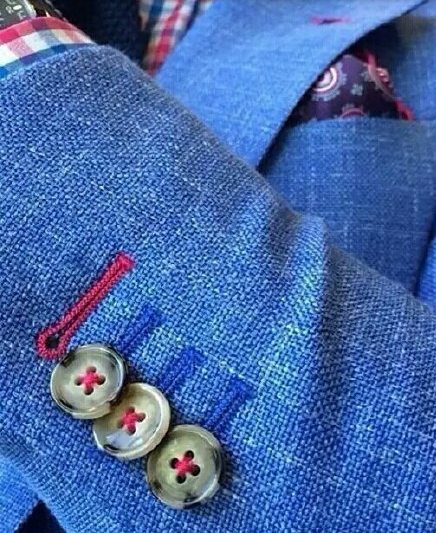 意式西服袖口叠扣顺序问题离袖口最近的一颗叠在下方和在最上方有没有