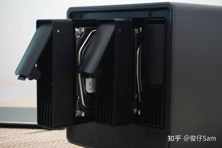 绿联 DX4600 评测:DIY 属性更强,依然易上手