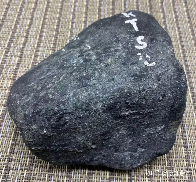 翡翠原石真假辨别方法，你都知道哪些？