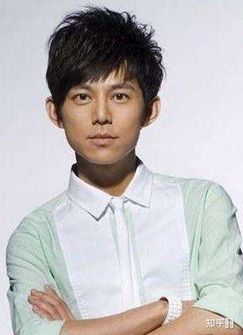 郑爽与张恒恋爱期间出轨的h姓艺人是谁啊