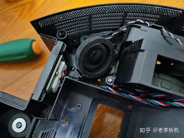 最新分享:科沃斯T8扫地机器人拆解内容必看 电器拆机百科 第7张-巨头拆机测评网 最新分享:科沃斯T8扫地机器人拆解内容必看 电器拆机百科 第7张