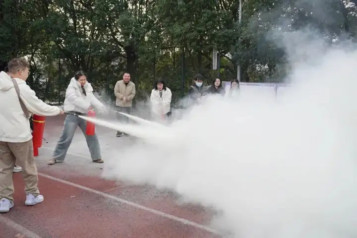 【平安校園】強化消防意識 筑牢安全防線 | 塘棲校區開展教職工消防安全培訓(圖5)