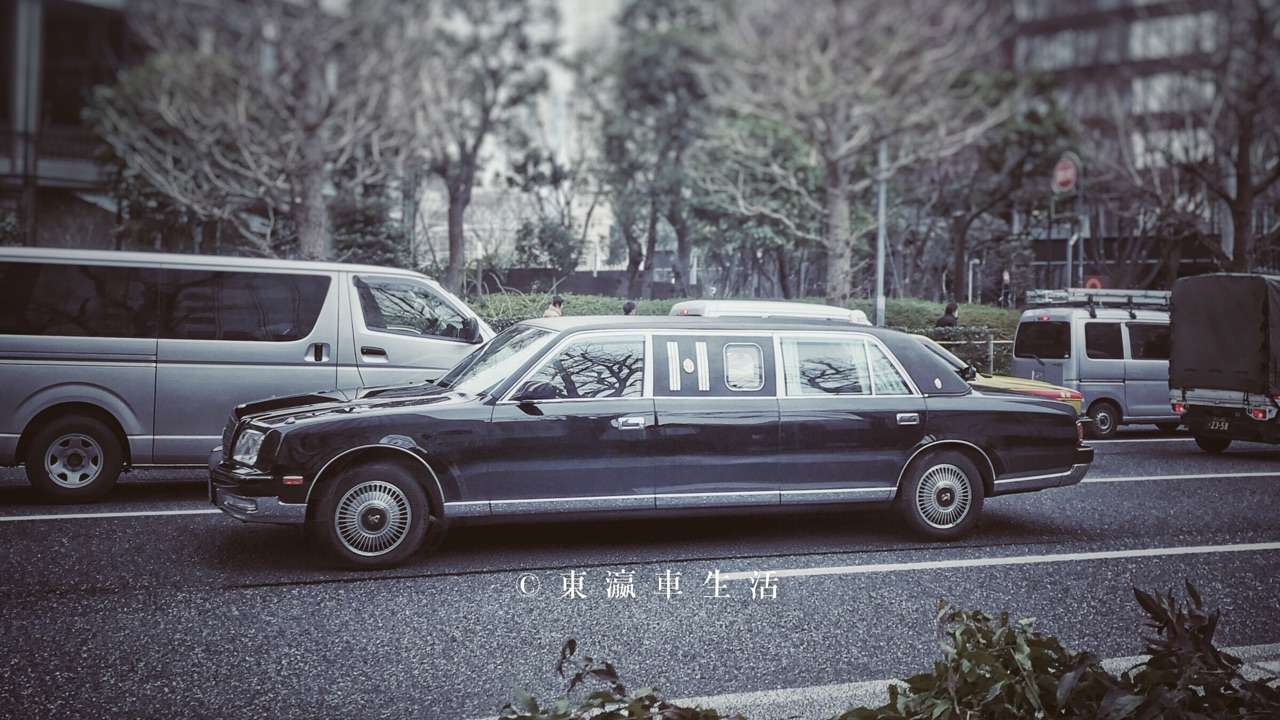 日产princeroyal前后一共四台其中一台是灵车也就是说我拍到的这款一