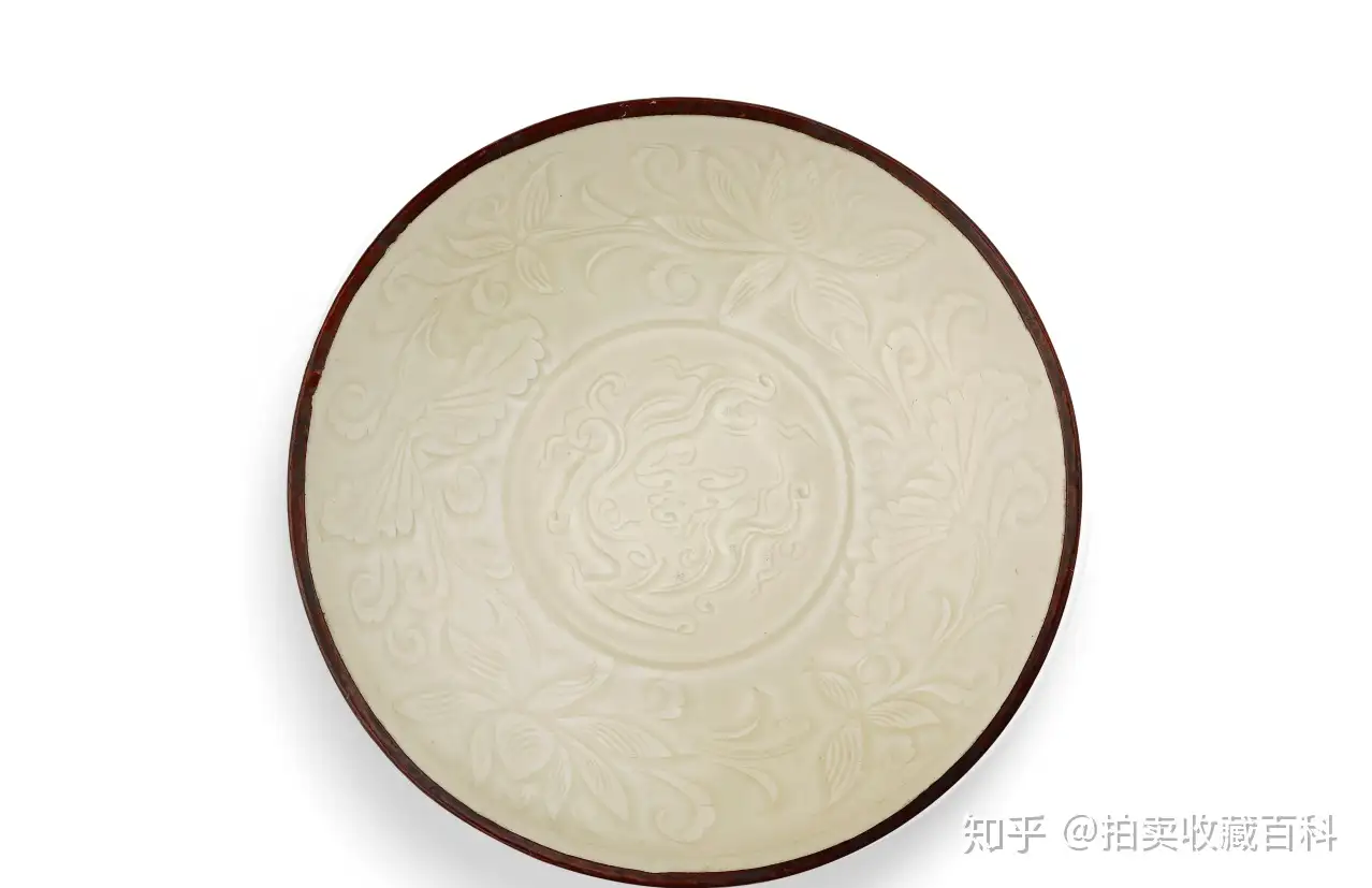 中国古美術　定窯白瓷刻花紋皿  共箱、共布付き　YH-72