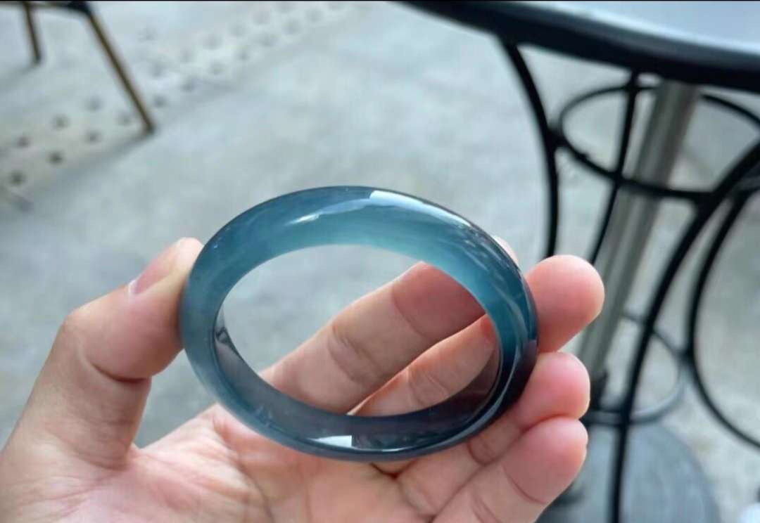 搬砖小土难 的想法: 一款危地马拉 翡翠手镯 种水色俱佳,性价