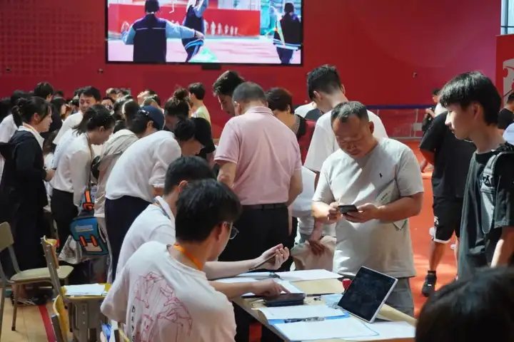 志远踏新路 启梦扬帆时 | 塘栖校区2025新生报到(图3)