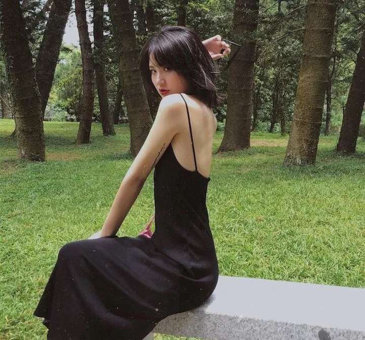 在闲鱼上搜索“男友不让穿”,我震惊了1 在闲鱼上搜索“男友不让穿”,我震惊了1