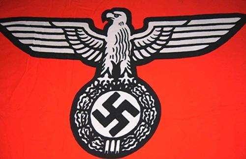 如果在商场看到带有类似纳粹标志的服饰,该怎么做?