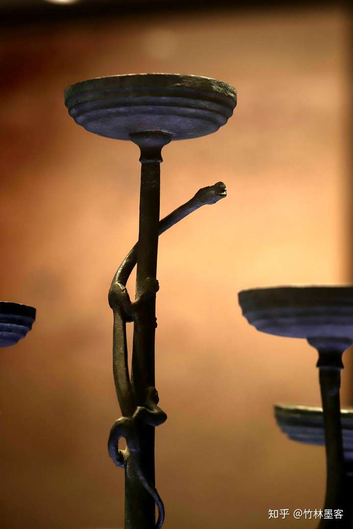 竹林墨客石家庄文物之十五连盏铜灯