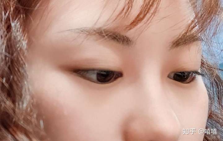 眼睛自带眼线和眼影是什么体验?