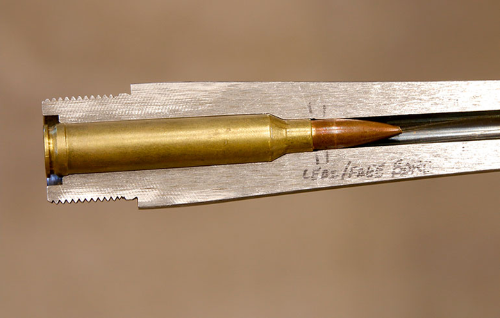 无底缘步枪弹在枪膛中的定位剖面图