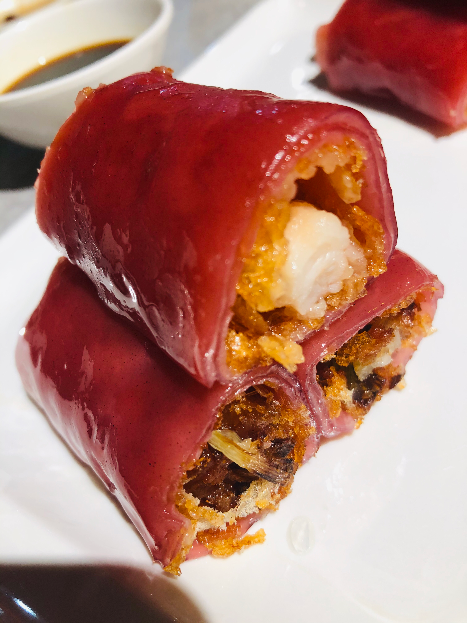 王府井的某广式茶楼,红米鲜虾肠粉很赞!烧味确实一般般.