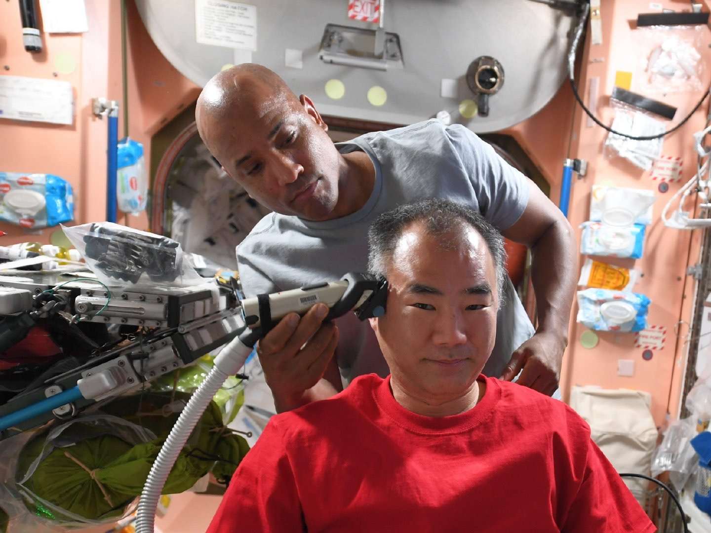 太空精酿 的想法: 日本宇航员0815野口聪一近日在国际空间站