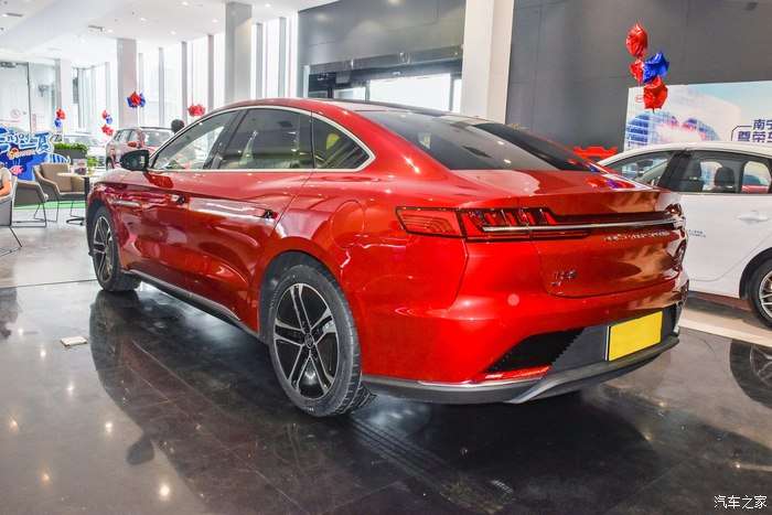 到店实拍分享比亚迪汉ev红色真的爱了谈谈我的感受