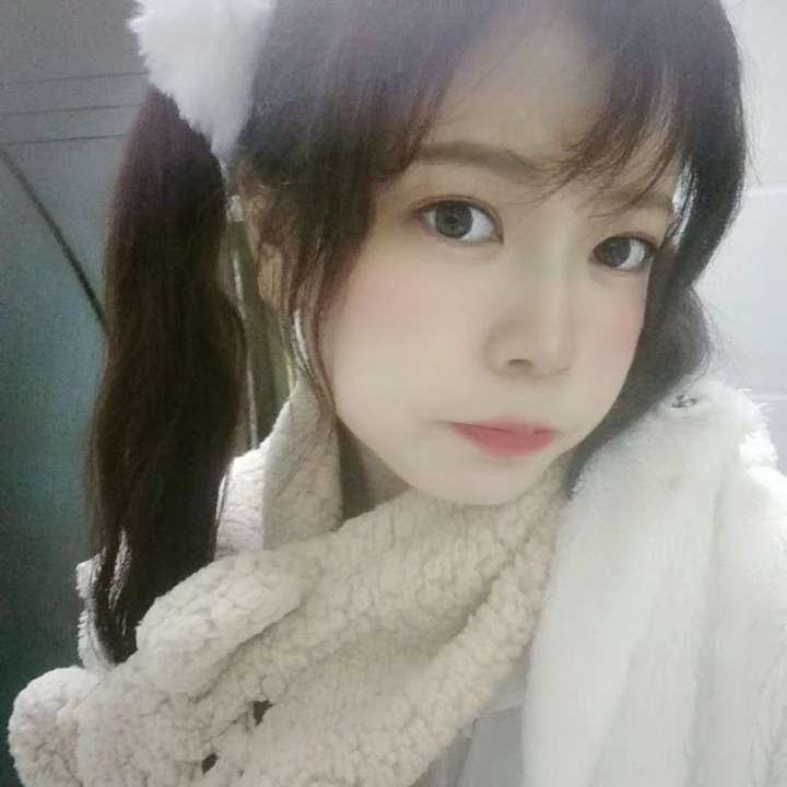 男生会喜欢塌鼻子但是大眼睛的女生吗?