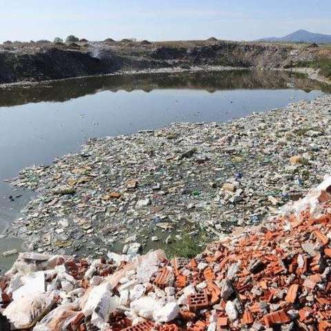 环境污染指自然的或人为的破坏,向环境中添加某种物质而超过环境的