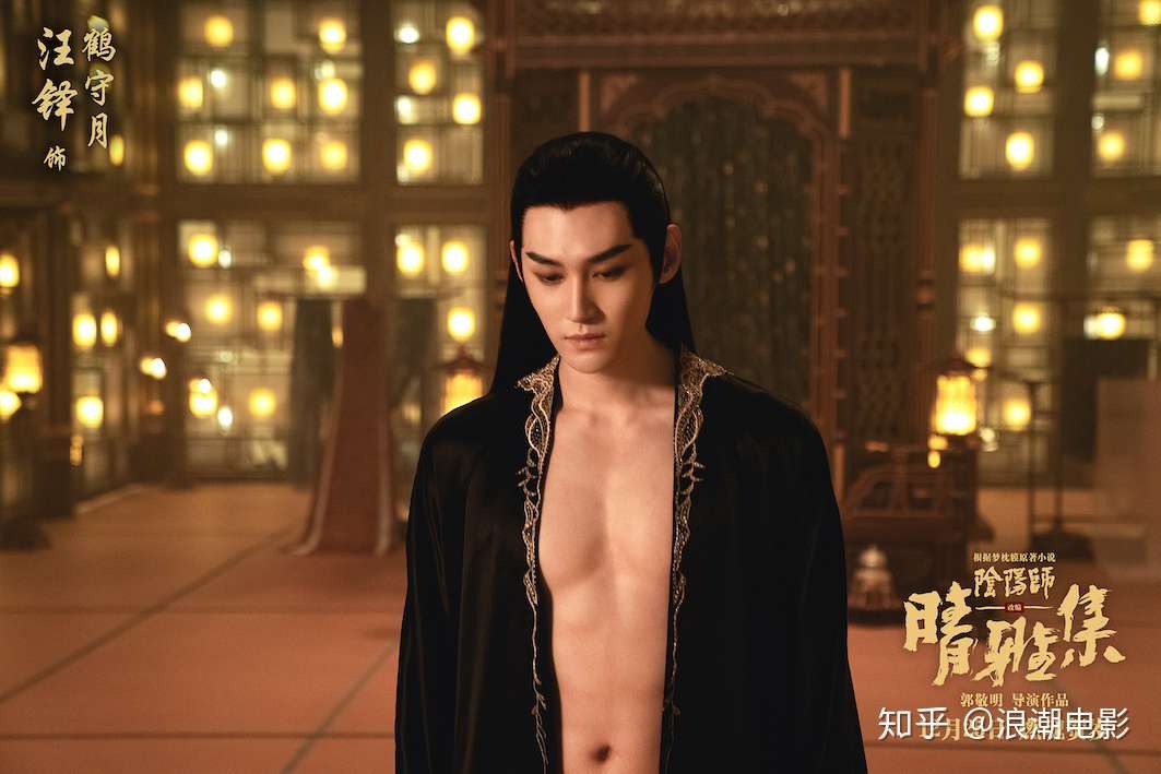 除了半裸男身 还有口吞活蛇 郭敬明的恶趣味在取悦谁 知乎