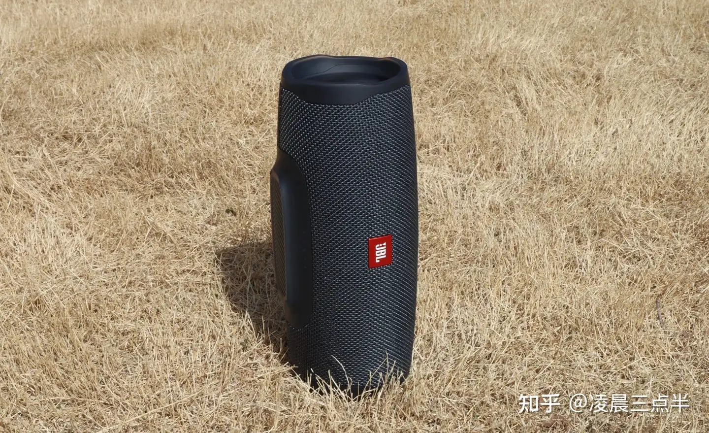 JBL Charge Essential2音乐冲击波青春版二代蓝牙音箱评测：小身材大