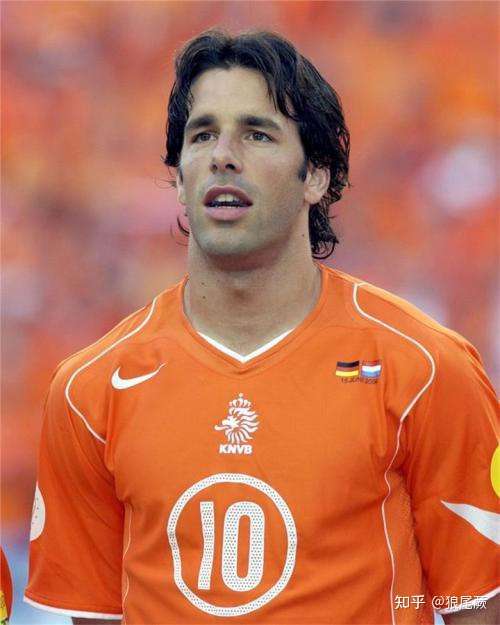 郎玮玦 的想法: 这次欧洲杯,曾经的禁区之王范尼已经坐在… - 知乎
