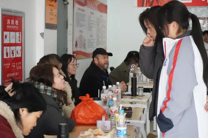 春回校园聚新程 梦启新篇谱华章 | 塘栖校区22、23级开学返校报到(图4)