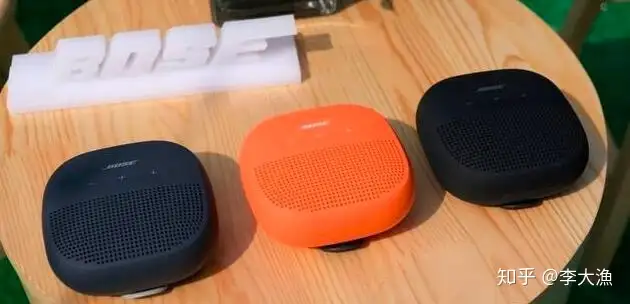 2台Bose SoundLink Micro Bluetooth speaker+storksnapshots.com