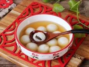 吃汤圆团团圆圆过新年