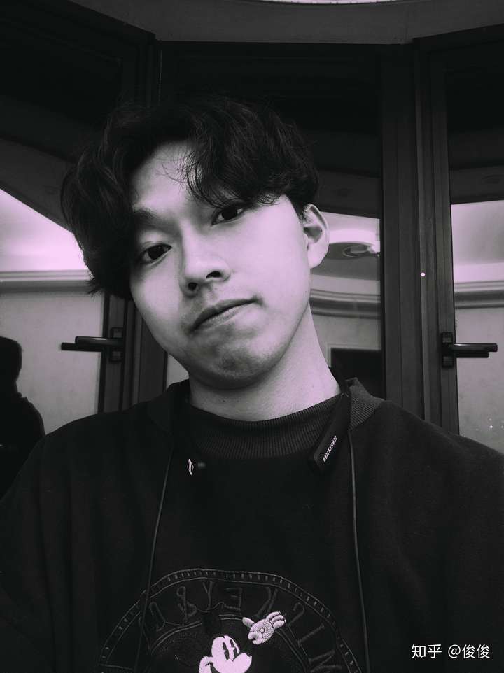 厚嘴唇,塌鼻子,单眼皮的男生还有救吗?