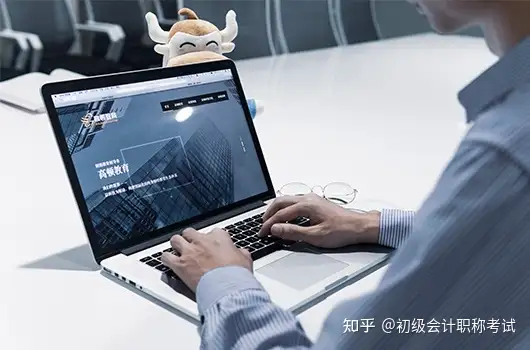 初级会计资格评价网指的是哪个网站？怎么利用它报名参加考试？(会计资格评价网初级查成绩时间怎么填)