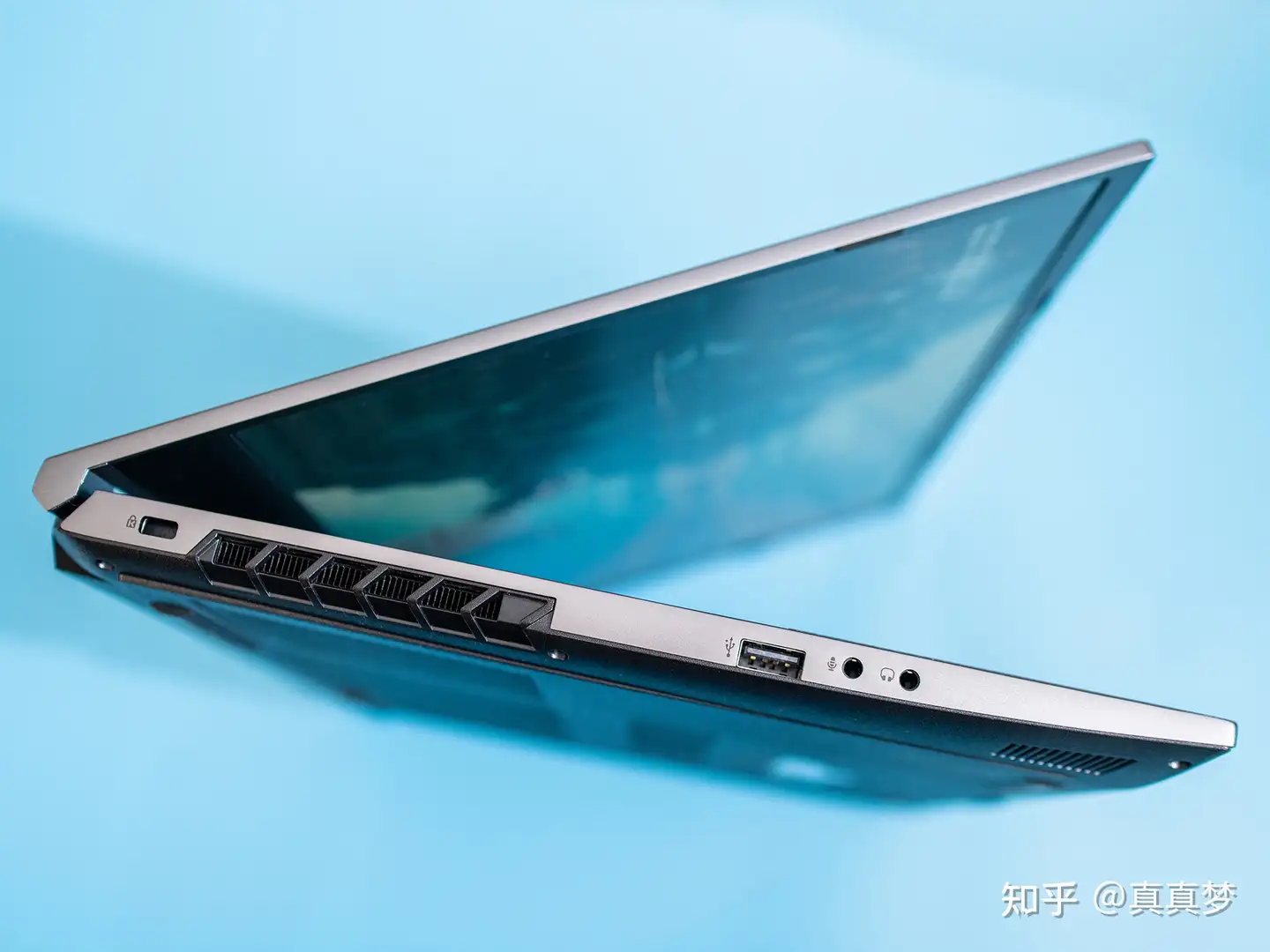 dynabook 最強仕様 第8世代i7 16GB NVMe512GB US配列-