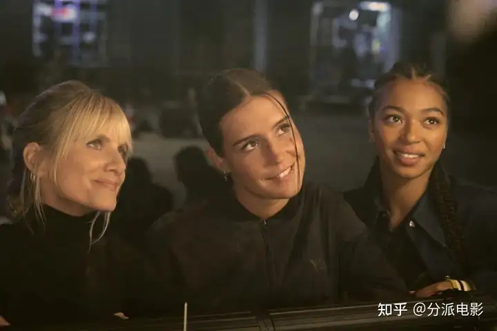 《女僚机》女盗三人行？Netflix又来爽片！