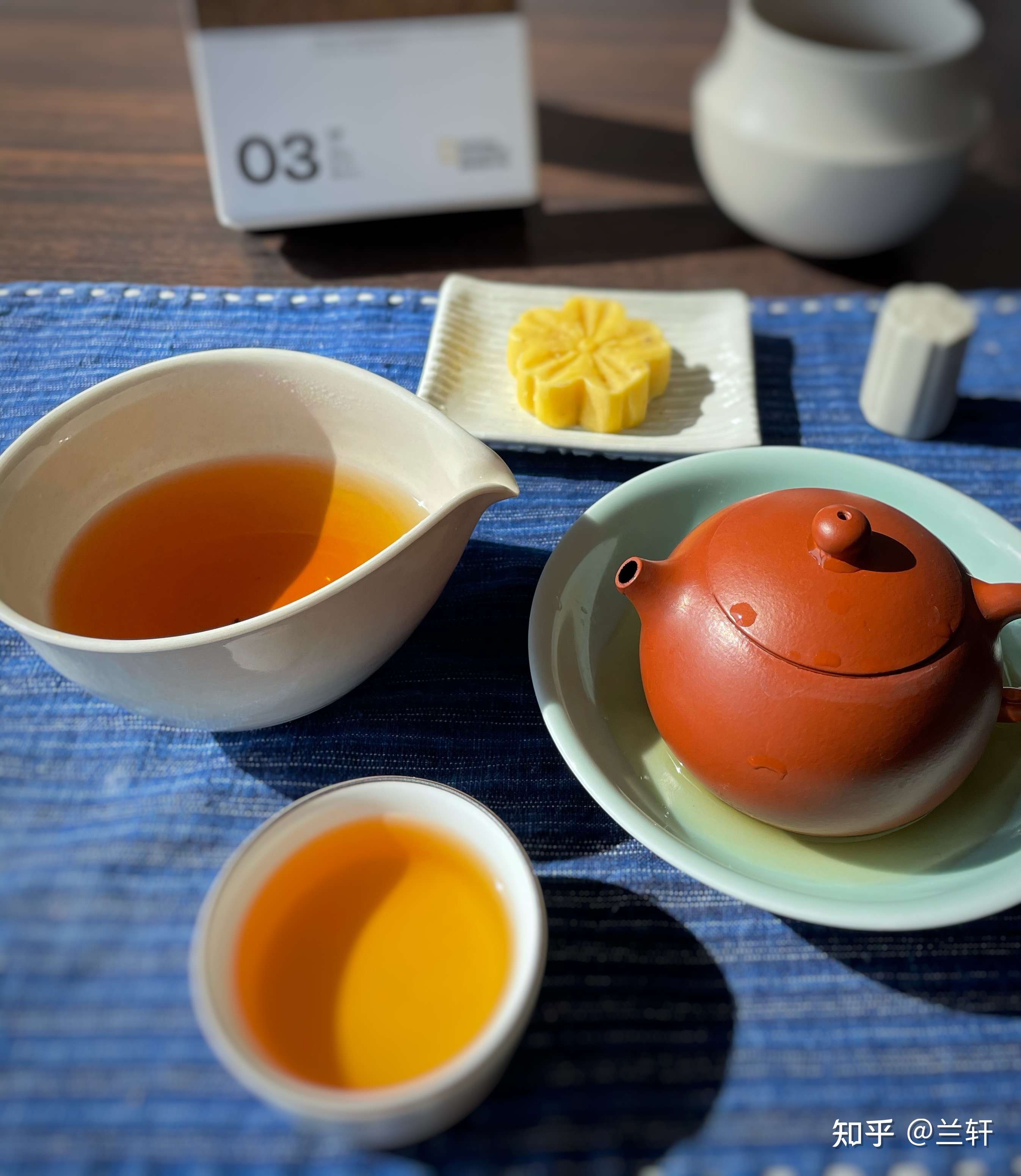 牙博士受害者 的想法: # 立春 坐在阳光下喝茶,在清澈透明的茶