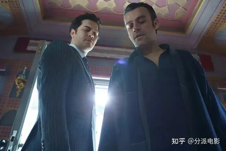 《裁缝师之家》Netflix周榜第一,年度狗血大戏!