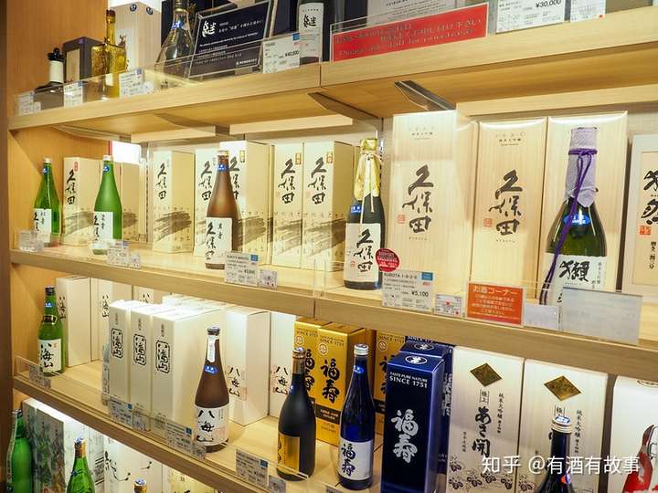 成田机场的免税店里的日本酒专柜