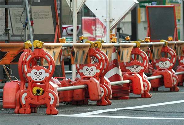 路障不再是呆板的三角形 萌萌哒施工现场 知乎