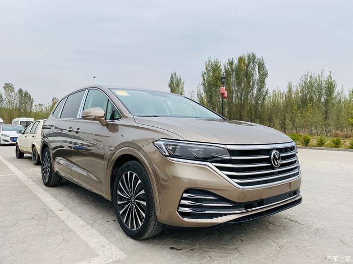 集团公司秒提2台380尊贵威然展示它的魅力