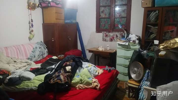 你见过的穷人家的家能有多乱?