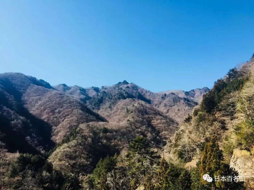 両神山 初春艳阳里雪の神山 知乎