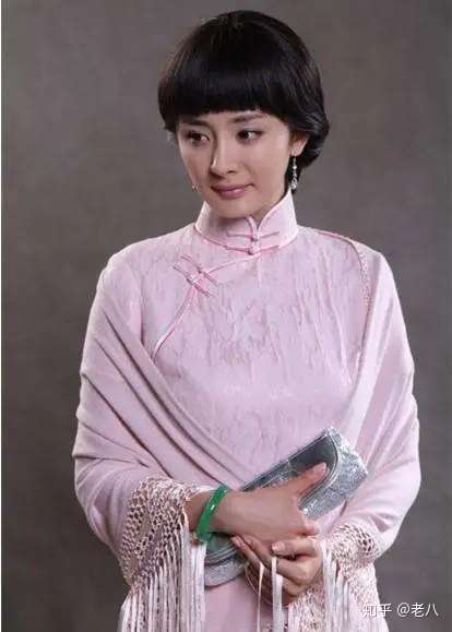 内容中的情节存在虚构加工,仅供参考 经常看到影视剧中,以玉镯等作为