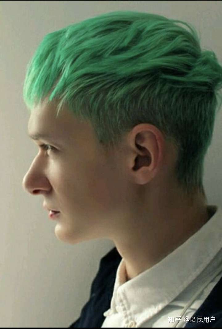 男生染绿色头发是什么感觉