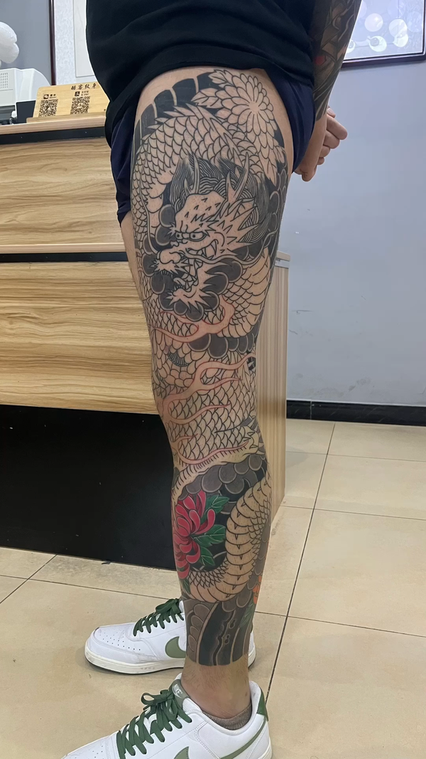 吴江酷客纹身店 的想法: 盘龙腿#同城好店推荐 吴江酷客纹身